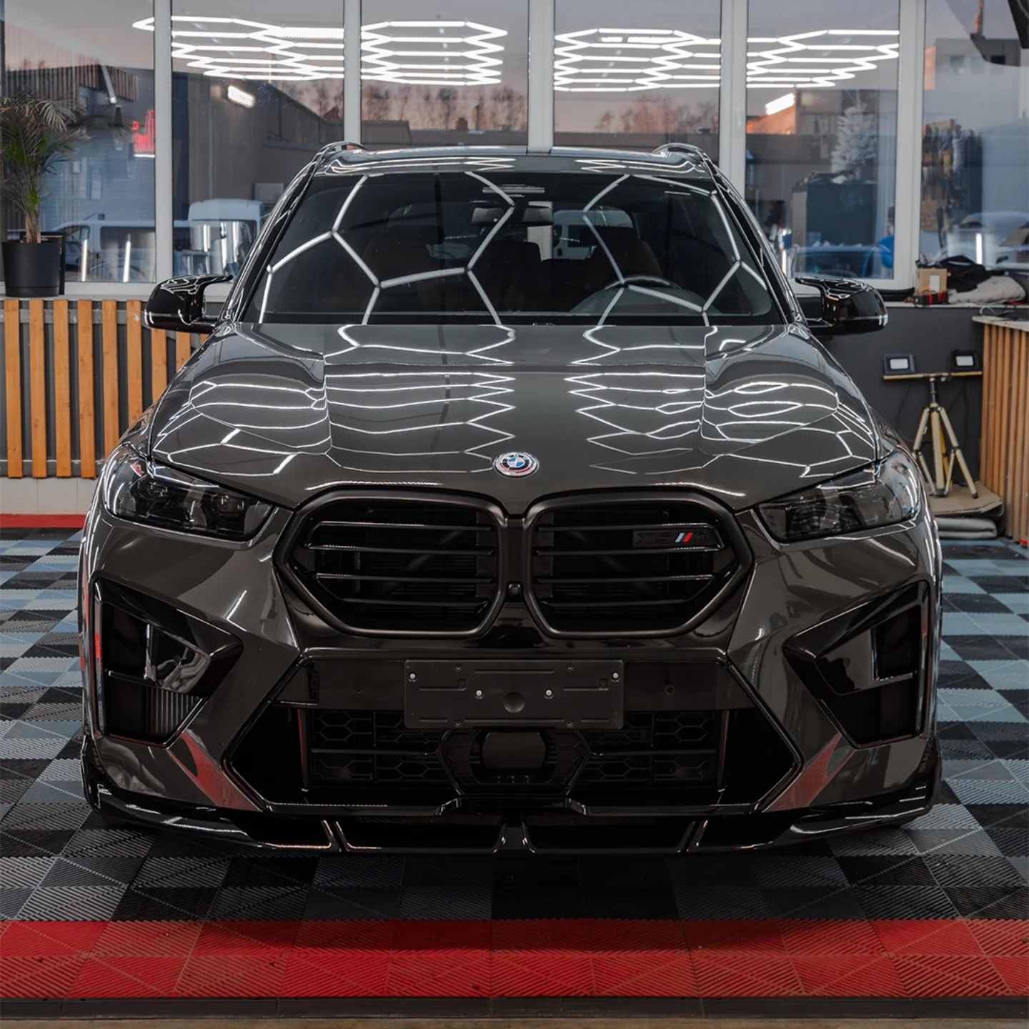BMW X5M su keramine danga