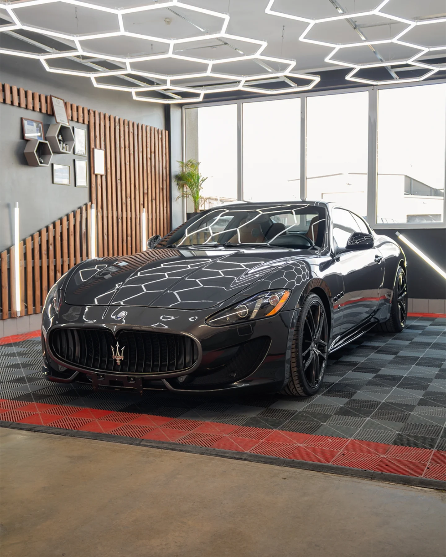 Maserati GranTurismo salonas